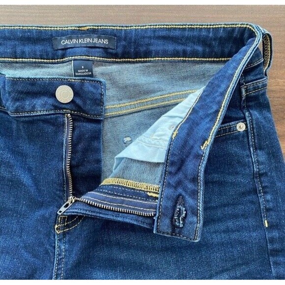 Calvin Klein Womens Bermuda Dark Wash Blue Stretch Denim City Short Size 8 EUC - Picture 3 of 11
